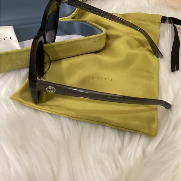 Authentic Gucci sunglasses - Picture 9 of 11